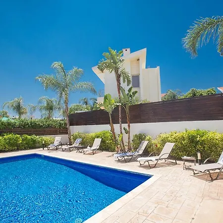 Villa Imagine You And Your Family Renting This Luxury Minutes From The Beach, 1504 *