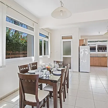 Imagine You And Your Family Renting This Luxury Minutes From The Beach, 1504 *